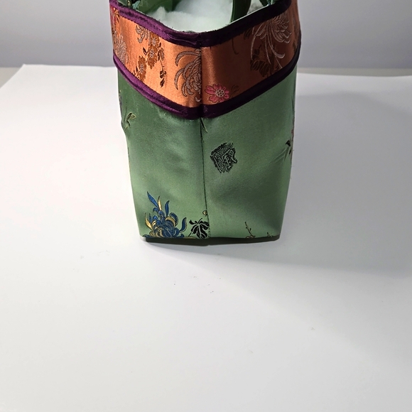 NWT  Yans NY 100% Rayon Embroidered Purse - Picture 2 of 9